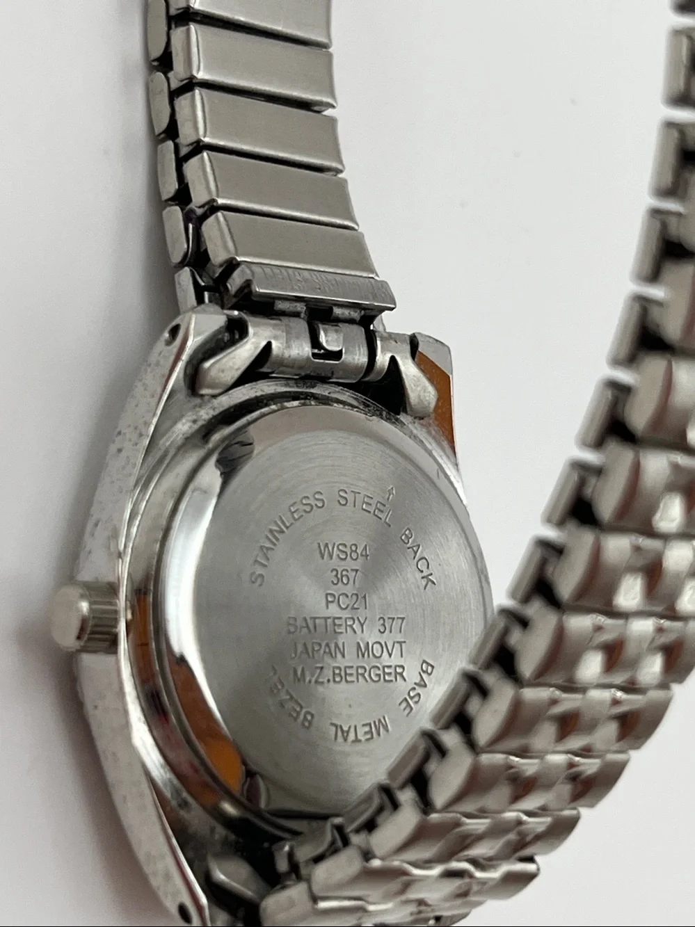 Silver Quartz Analog Watch with White Dial and Expandable Band
